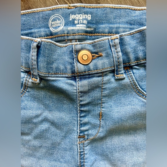 BUNDLE. Sanrio Hello Kitty Graphic T Shirt with Wonder Nation Girls Jeggings - Picture 7 of 10